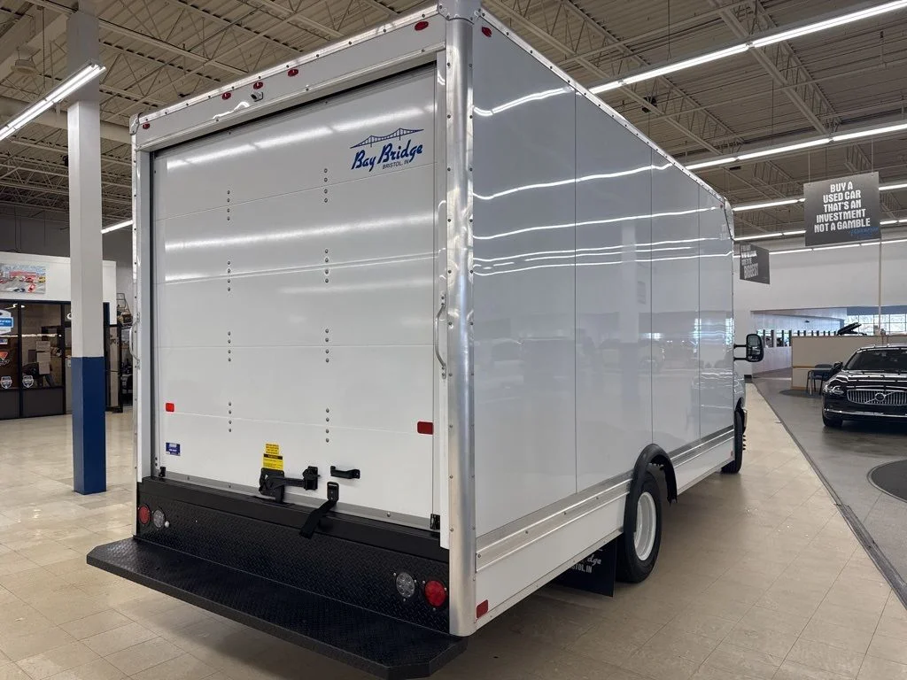 New 2025 Oxford White Ford E-350 SRW image 7