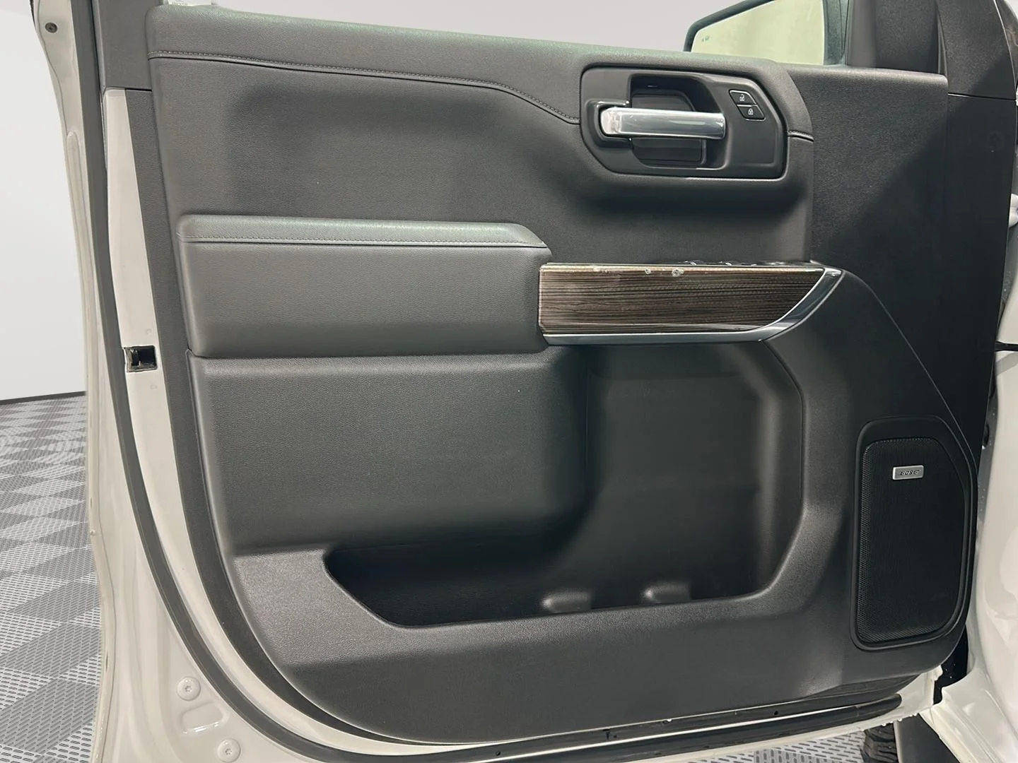 Used 2021 SUMMIT WHITE Chevrolet LT Trail Boss image 19