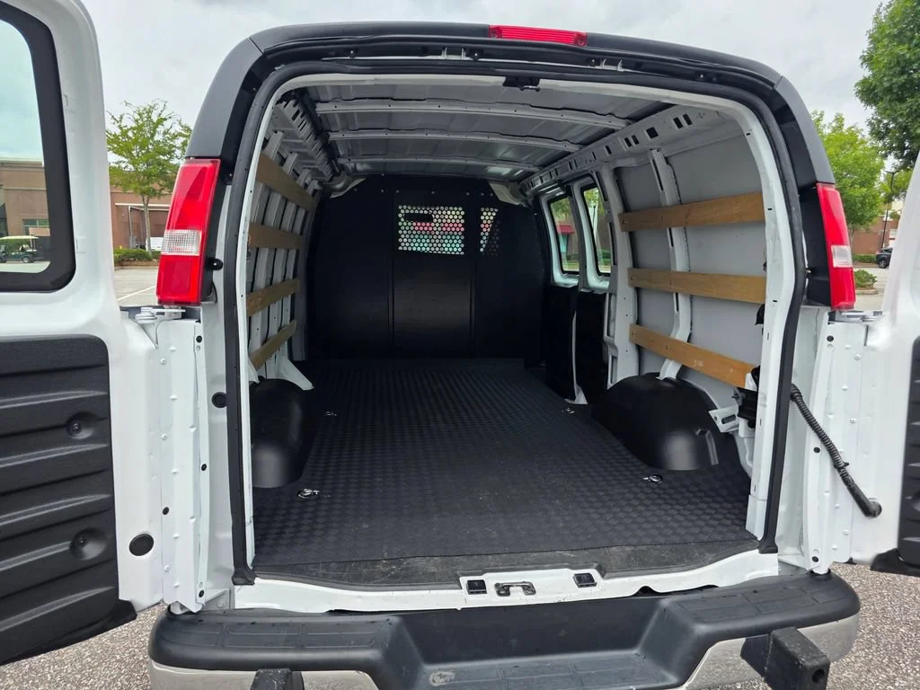 Used 2025 Summit White Chevrolet WT image 26