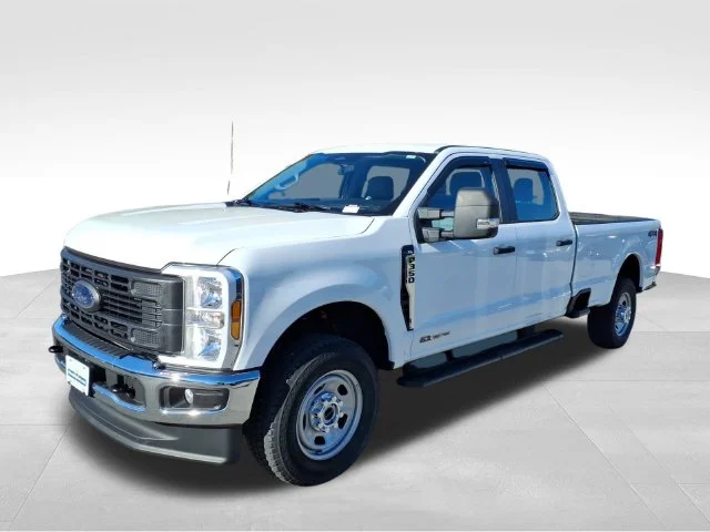 Used 2025 White Ford XL image 2