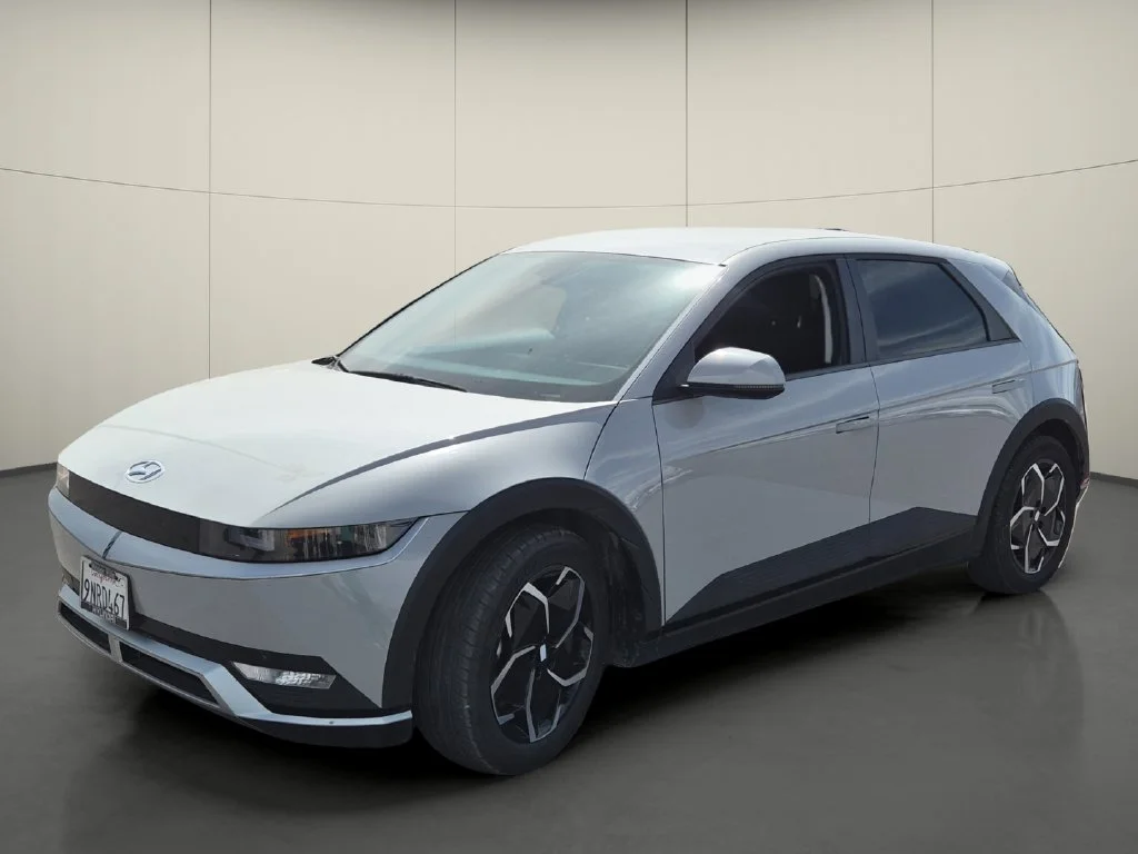 Used 2024 Gray Hyundai SEL image 3