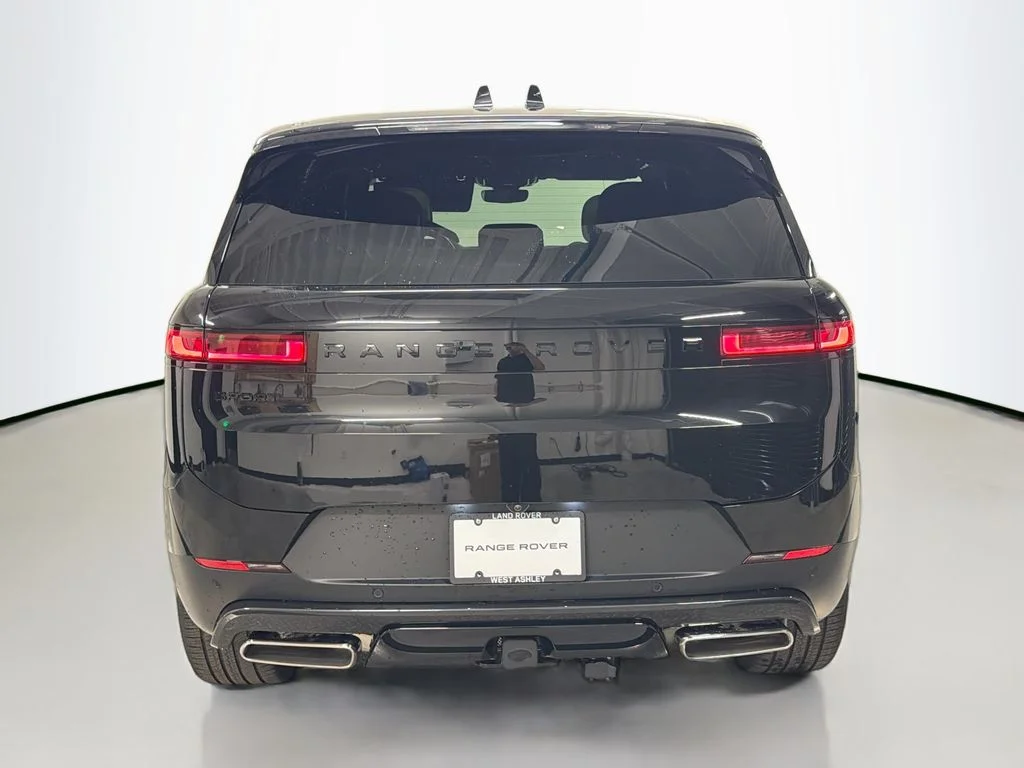 Used 2026 Santorini Black Metallic Land Rover SE image 10