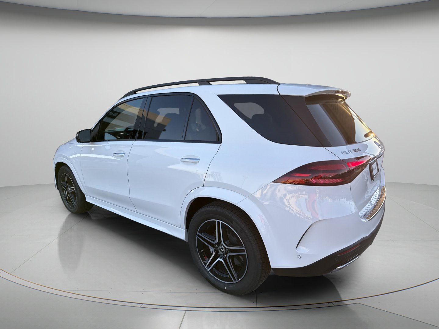 New 2026 Polar White Mercedes-Benz GLE 350 image 3
