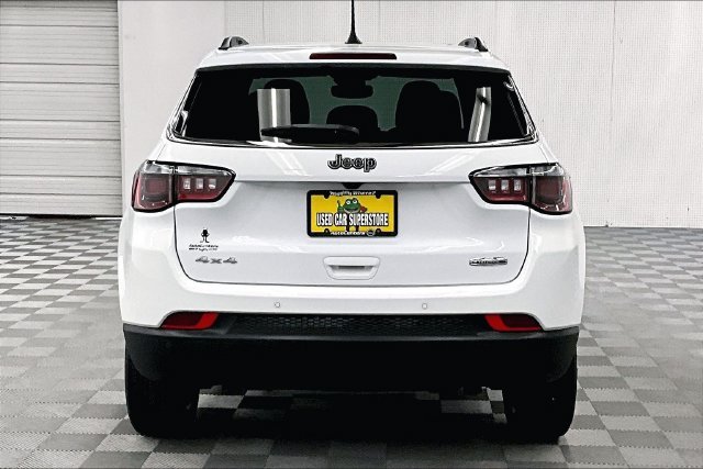 Used 2023 Bright White Clearcoat Jeep Latitude Lux image 5