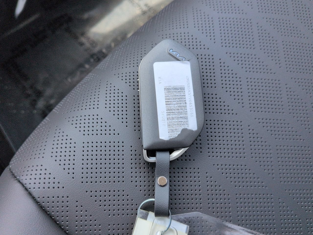 New 2027 Ceramic Silver Kia LXS image 35