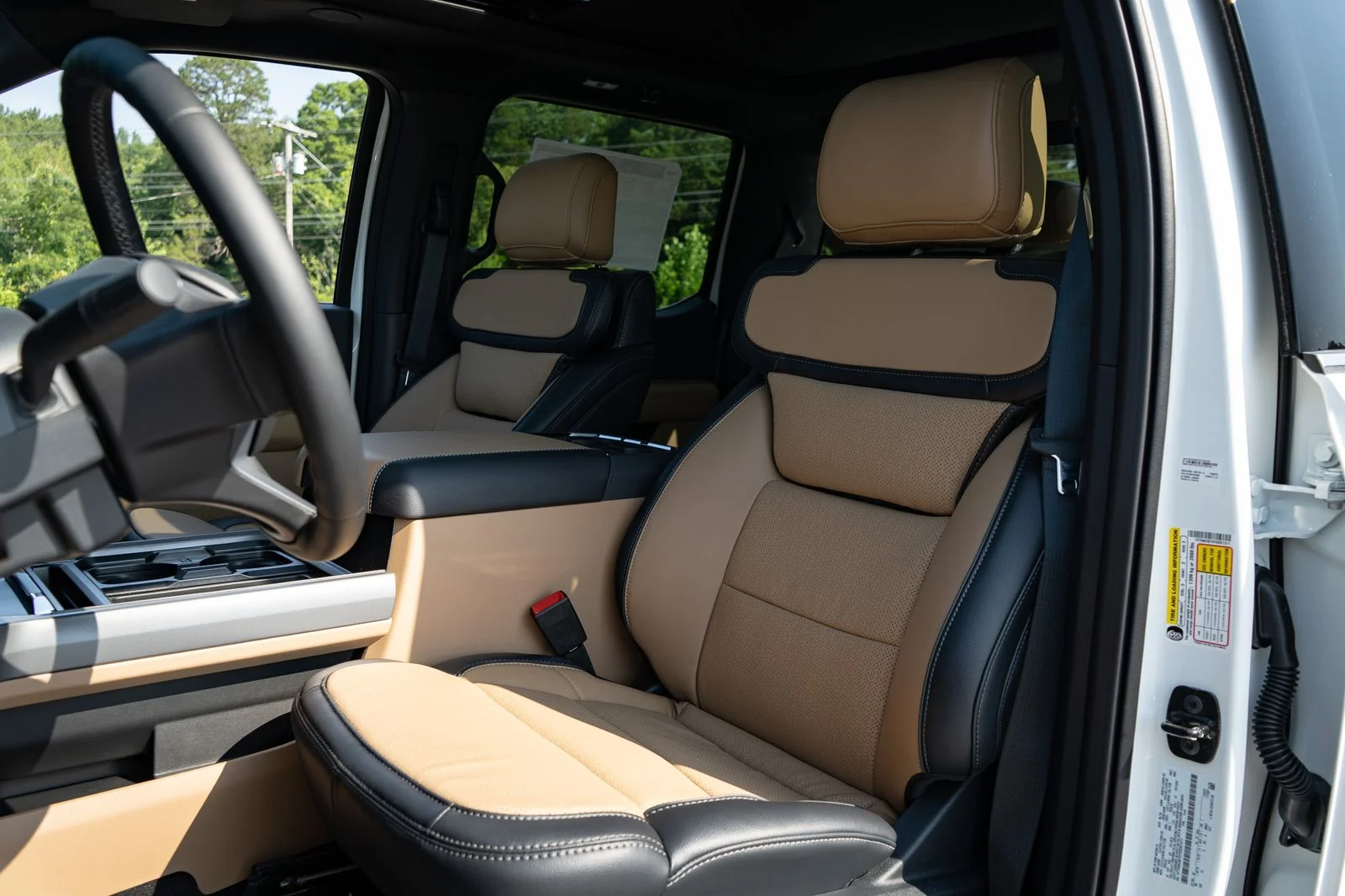 New 2026 Star White Metallic Tri-Coat Ford F-250® Lariat® image 29