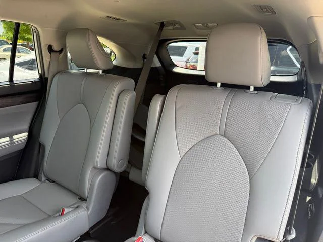 Certified Used 2020 MOON DUST Toyota Limited image 26