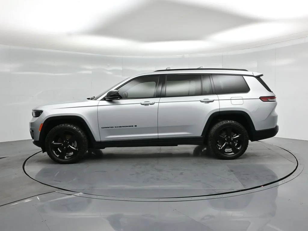 Certified Used 2021 Silver Jeep Altitude image 26