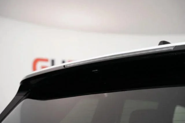 New 2026 Bright White Clear-Coat Exterior Paint Jeep Laredo image 46