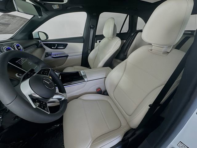 New 2026 MANUFAKTUR Moonlight White Metallic Mercedes-Benz GLC 300 image 52