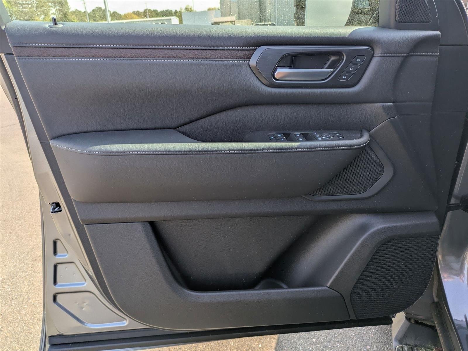 2025 Nissan Armada SL - Photo 11