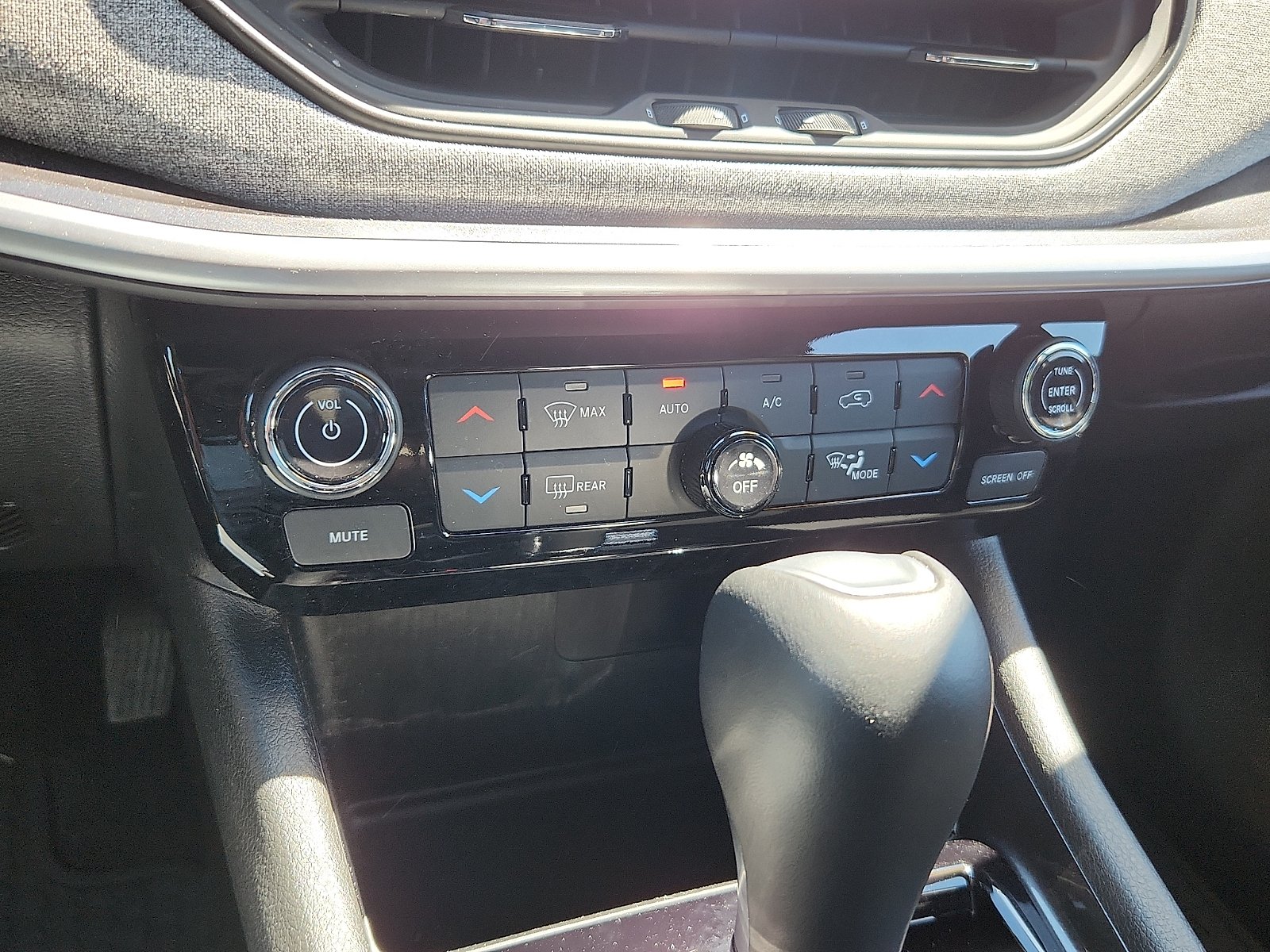 Certified Used 2025 Diamond Black Crystal Pearlcoat - PXJ Jeep Latitude 4x4 image 16