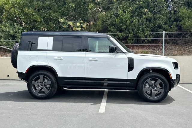 New 2026 Fuji White Land Rover X-Dynamic SE image 6