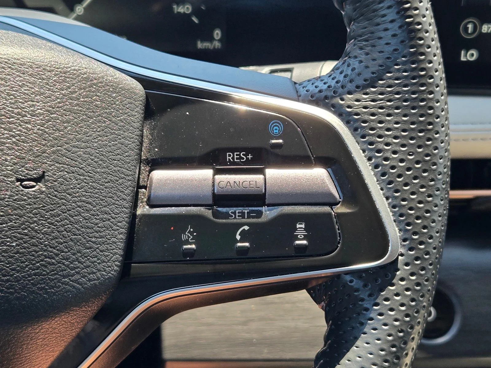 Used 2025 Deep Ocean Blue Pearl/Black Diamond Pearl Nissan ENGAGE image 31