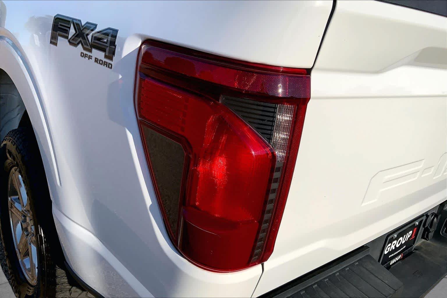 Used 2025 Oxford White Ford XLT image 29