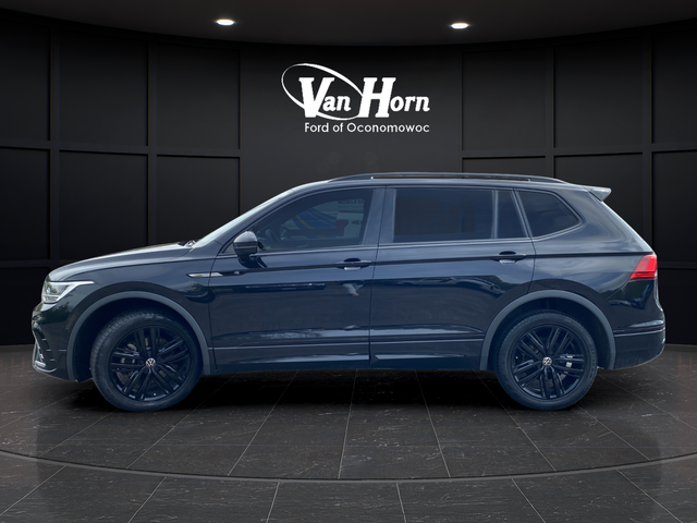 Used 2022 Deep Black Pearl Volkswagen 2.0T SE R-Line Black image 4