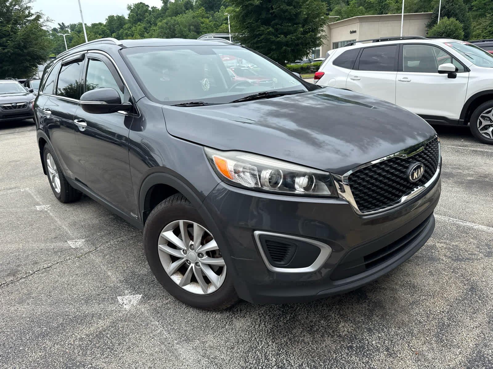 Used 2017  Kia LX image 1