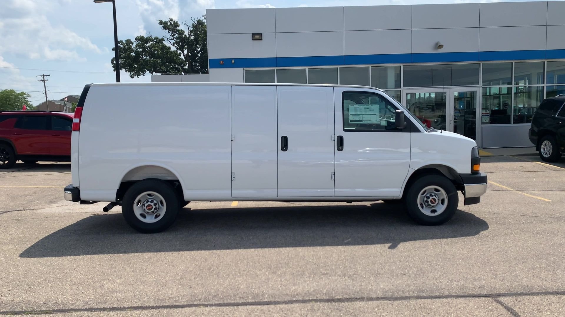 New 2025 Summit White GMC Work Van image 33