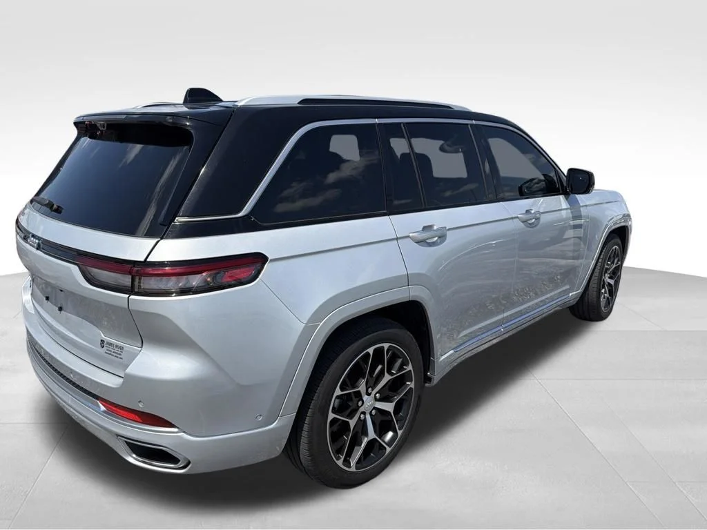 Used 2022 Silver Jeep Summit Reserve 4xe image 23