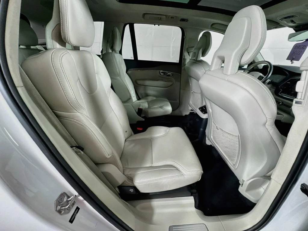 Used 2022 White Volvo T8 Inscription 6 Passenger image 36