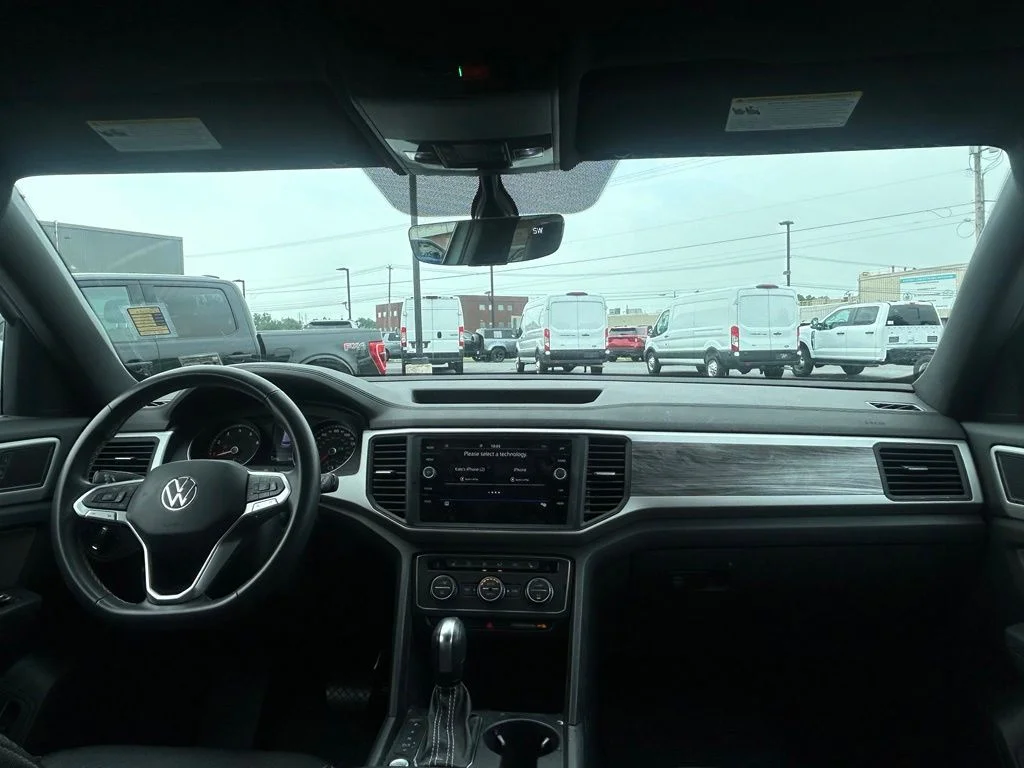 Used 2021 Pure White Volkswagen 2.0T SE w/Technology image 11