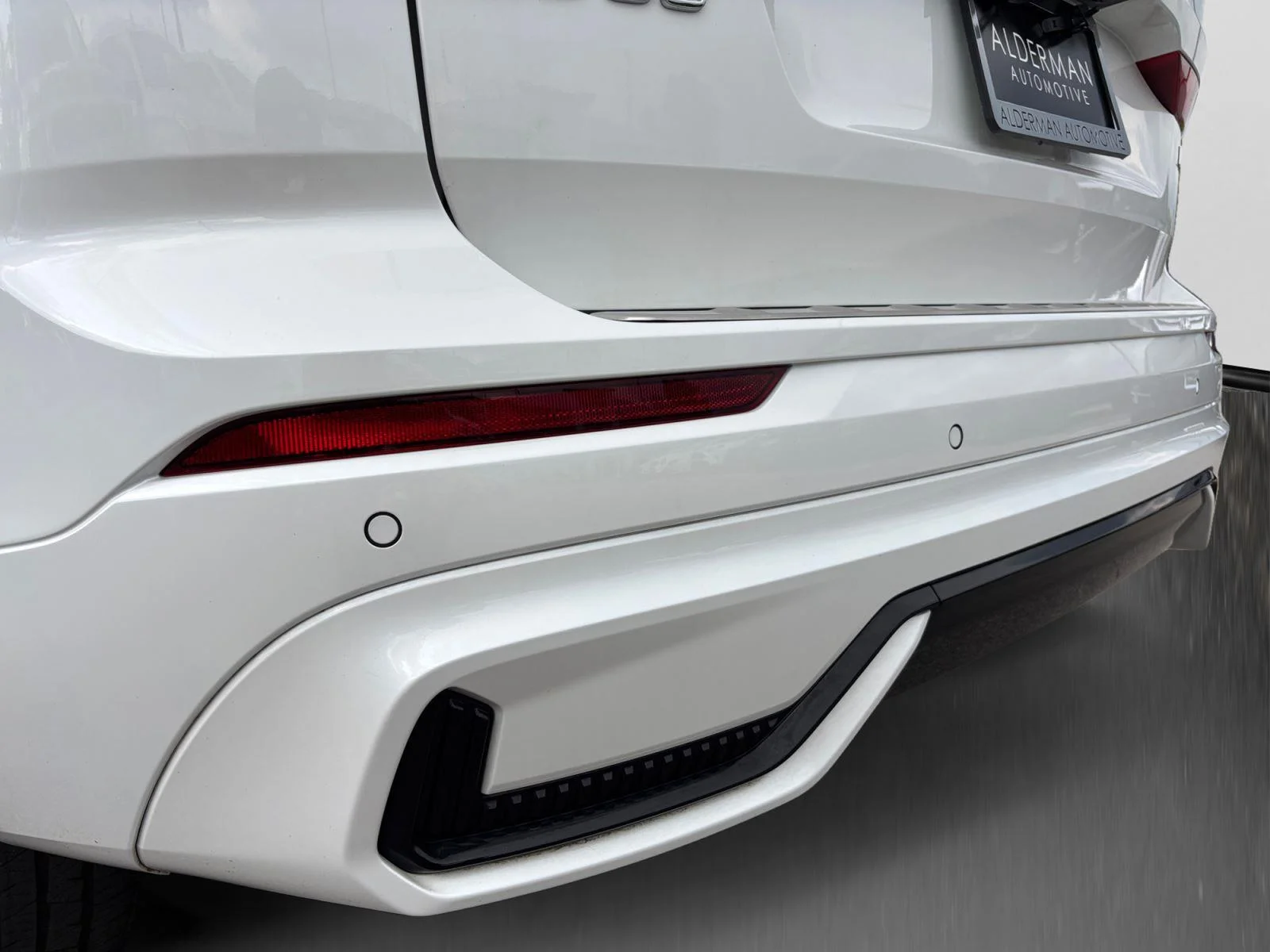 Used 2024 Crystal White Metallic Volvo Plus Dark Theme image 56