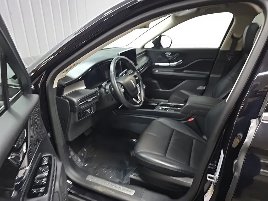 Used 2023 Black Lincoln Reserve image 35