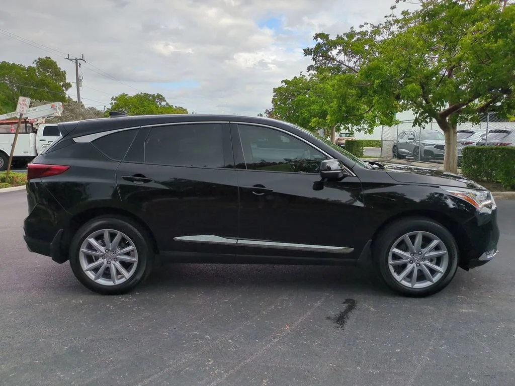 Used 2024  Acura Base image 3