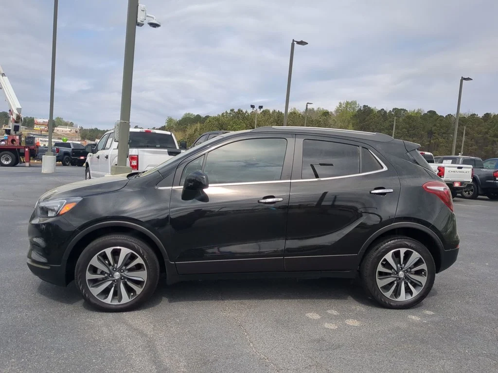 Used 2022 Ebony Twilight Metallic Buick Preferred image 8