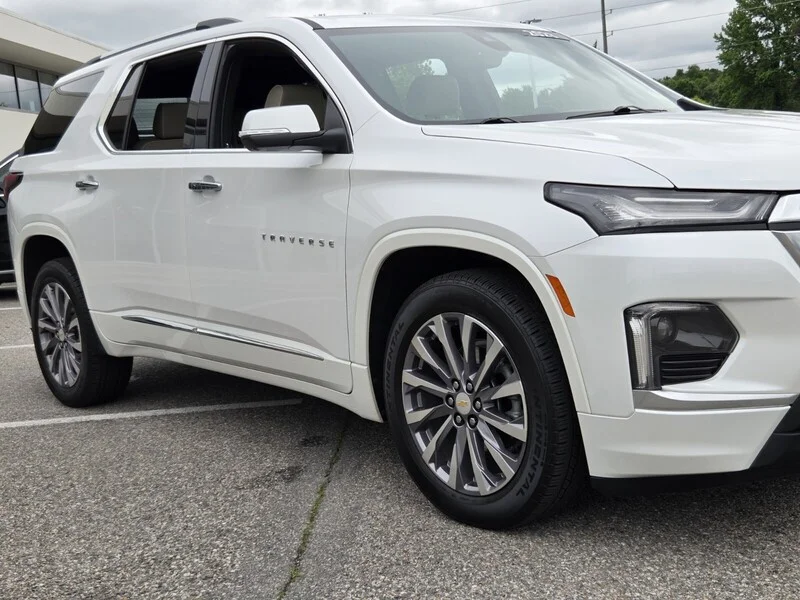 Used 2023 Iridescent Pearl Tricoat CHEVROLET AWD 4DR PREMIER image 31