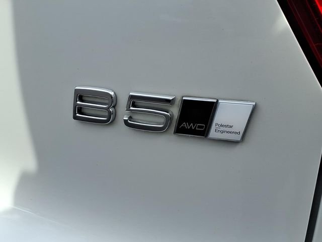 Used 2023 White Volvo B5 Plus Dark Theme image 27