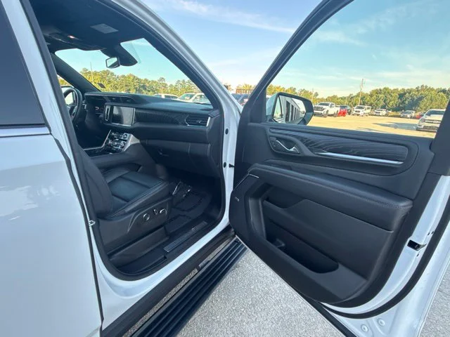 Used 2023 White GMC Denali image 20