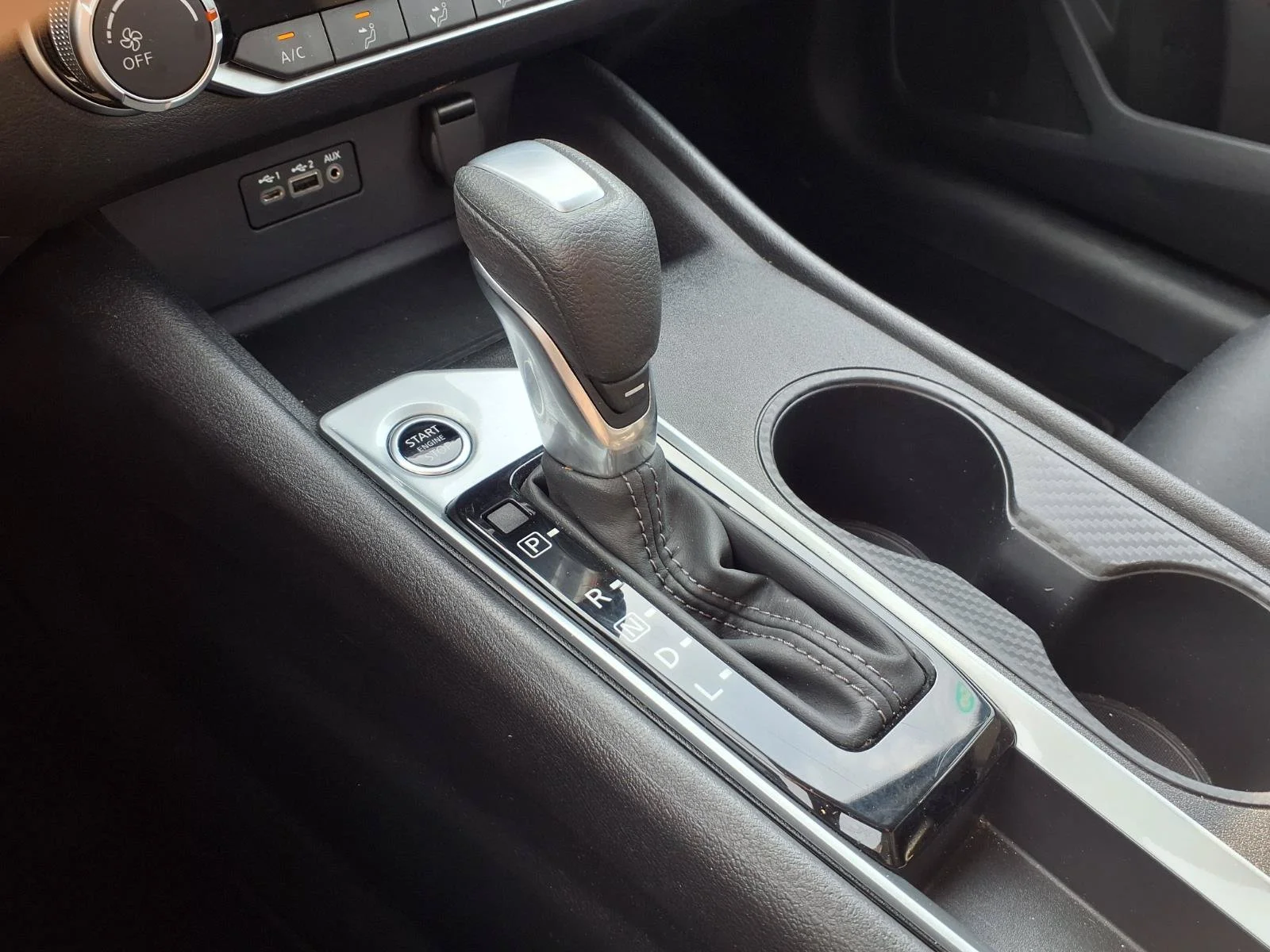 Used 2025 Glacier White Nissan SV image 13