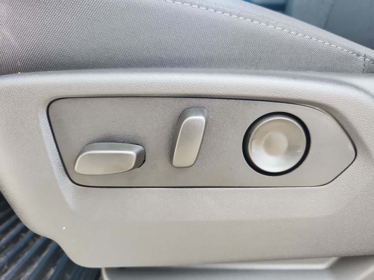 New 2026 Summit White Chevrolet LT (2FL) image 13