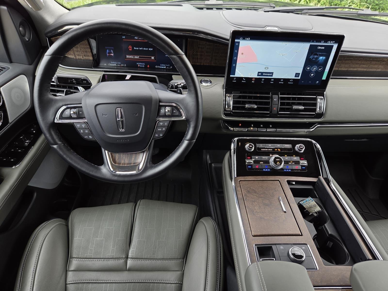 Used 2023 Manhattan Green Metallic Premium Colorant Lincoln Black Label image 15
