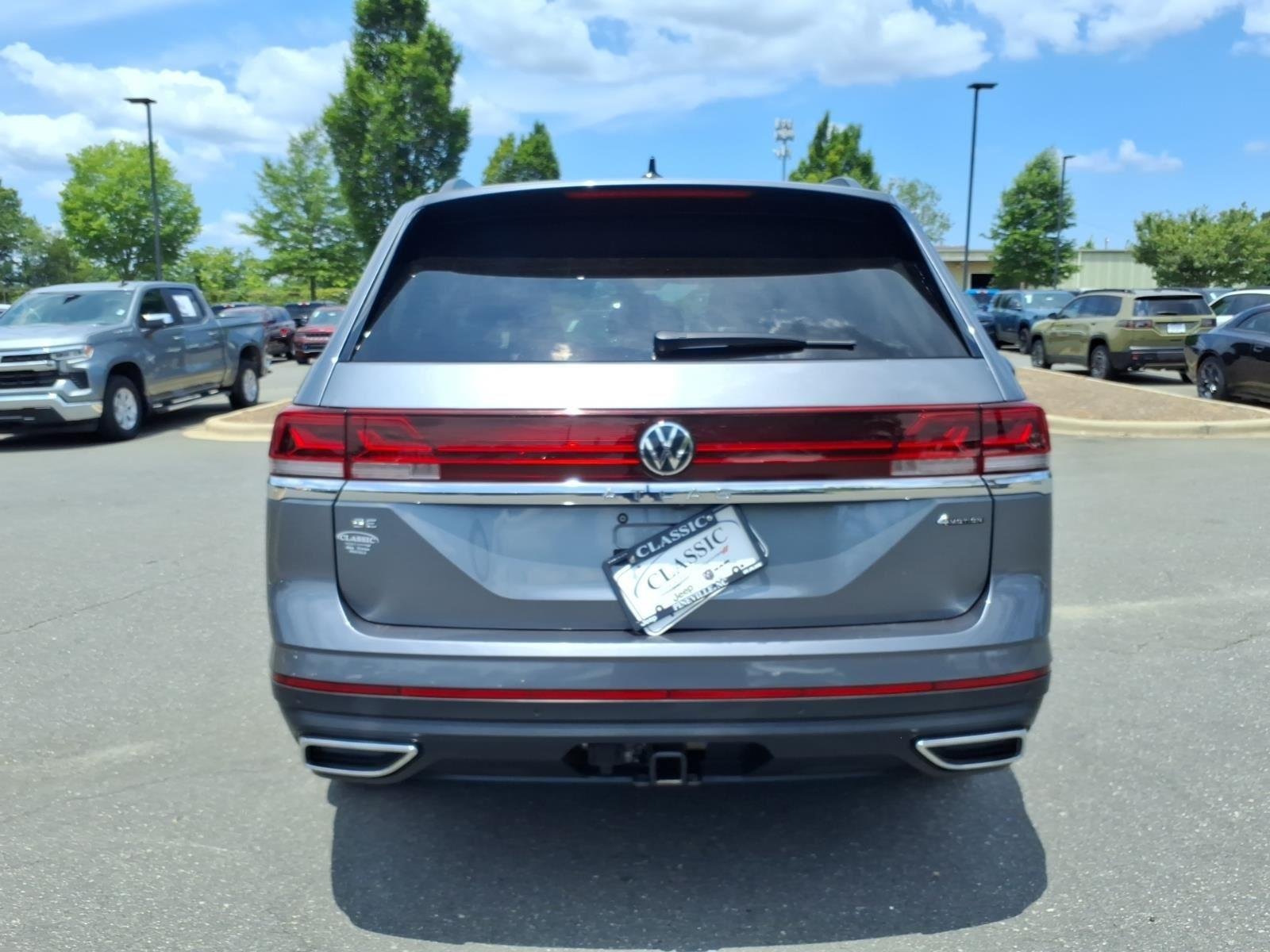 Used 2025 GRAY VOLKSWAGEN SE image 15