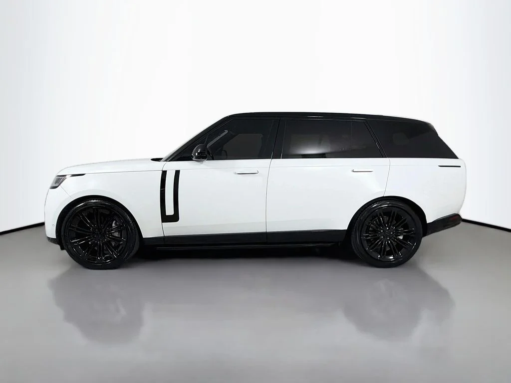 Used 2024 White Land Rover SE image 8