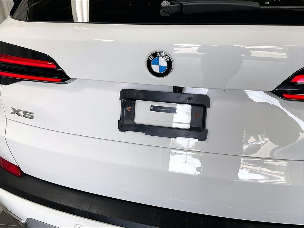 Used 2026 White BMW xDrive40i image 29