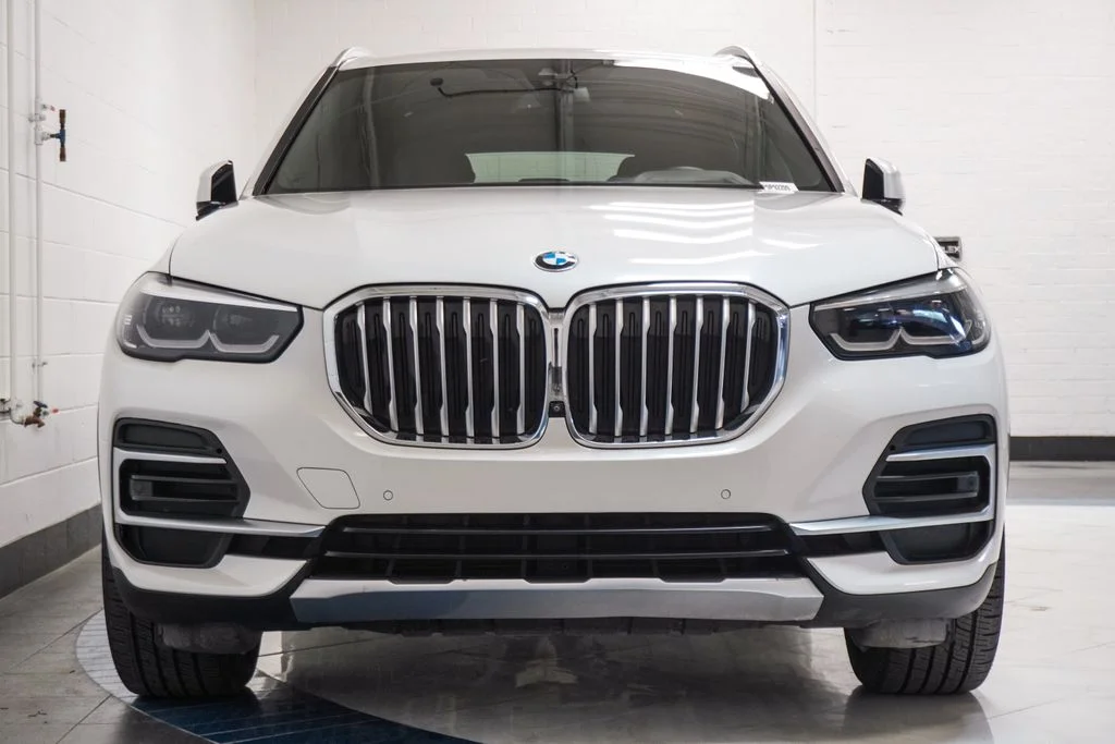 Used 2023 White BMW sDrive40i image 36