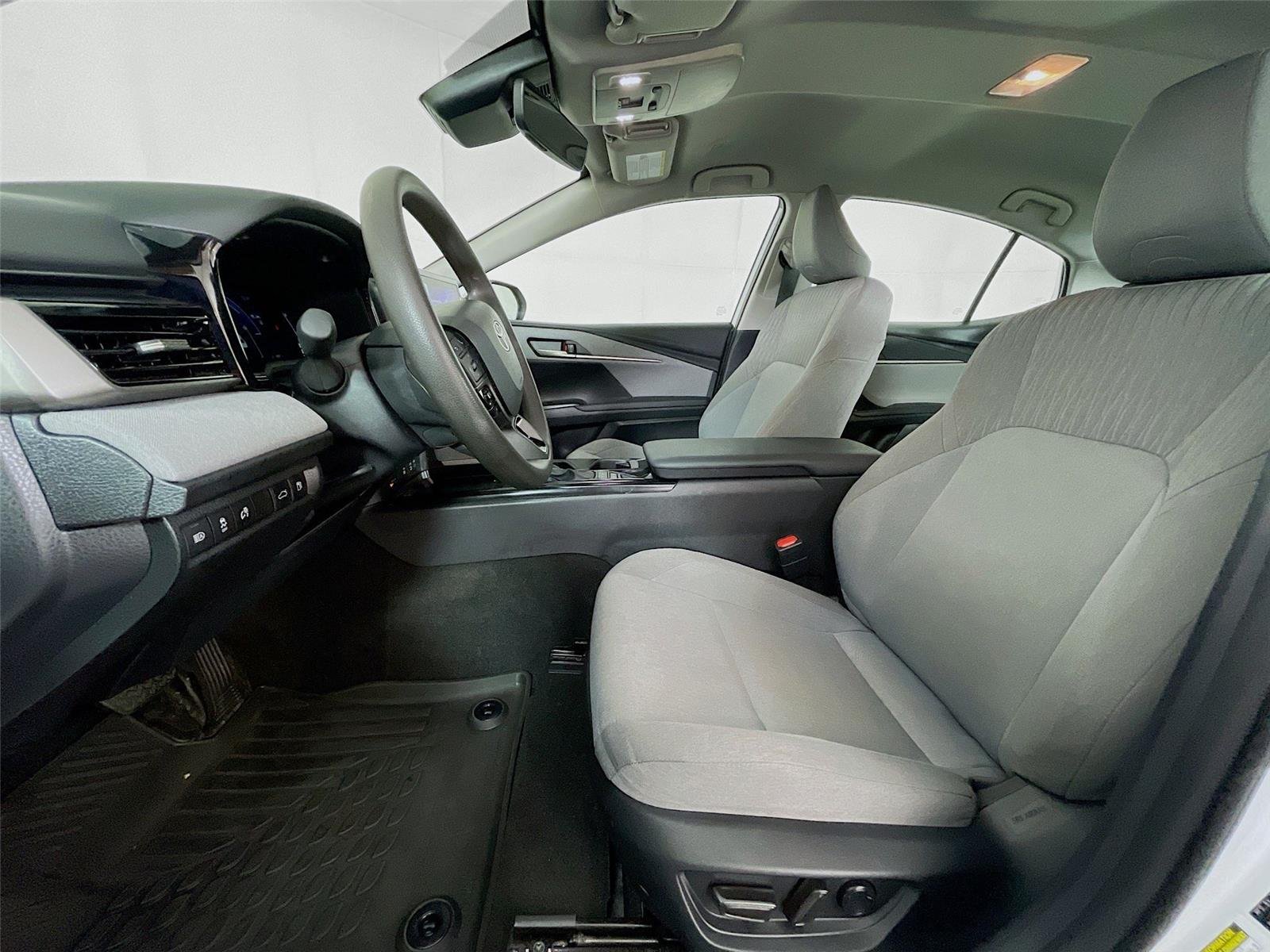 Used 2025 Ice Cap Toyota LE image 23