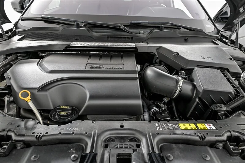 Used 2020 Corris Grey Metallic Land Rover SE image 12