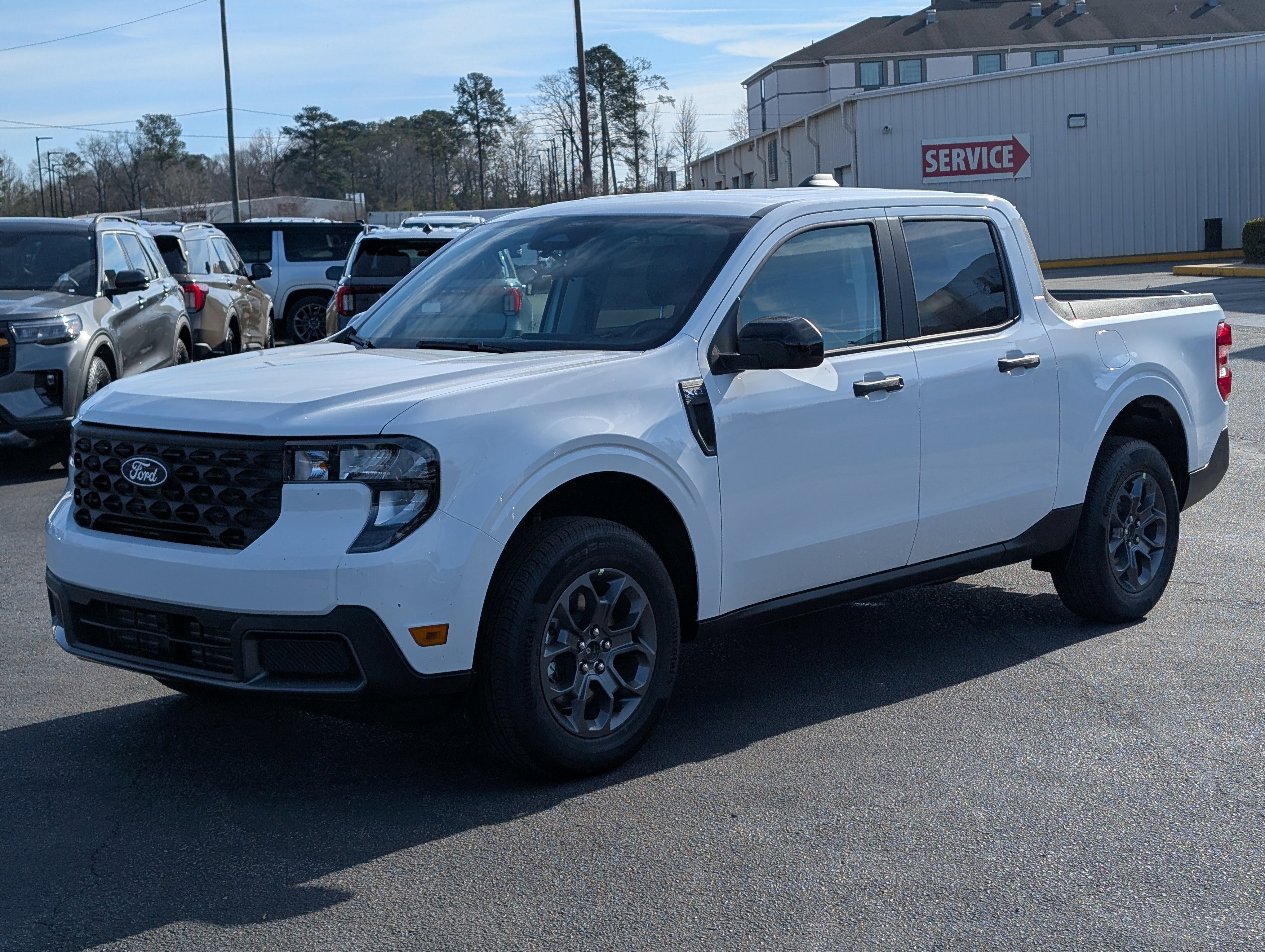 New 2026 Oxford White FORD XLT image 2