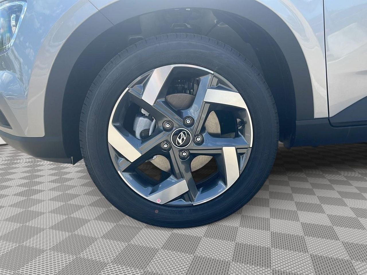 New 2026 Shimmering Silver Hyundai SEL image 43