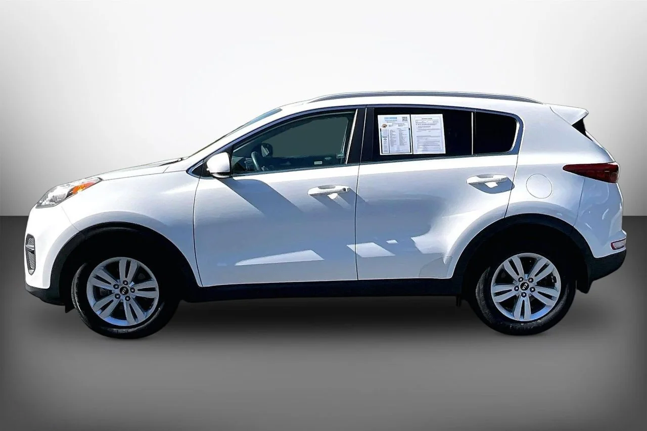 Used 2017 White Kia LX image 5