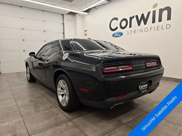 Used 2015 Pitch Black Clearcoat Dodge SXT image 3
