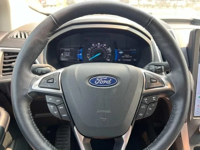 Used 2022 Black Ford SEL image 14