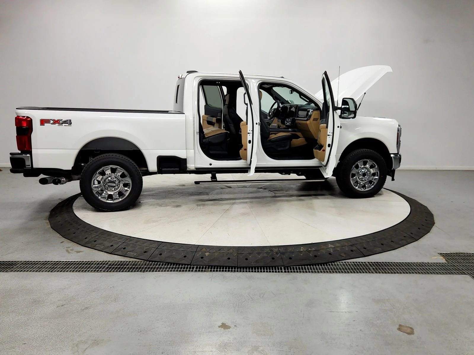 New 2026 Star White Metallic Tri-Coat Ford F-250® Lariat® image 16