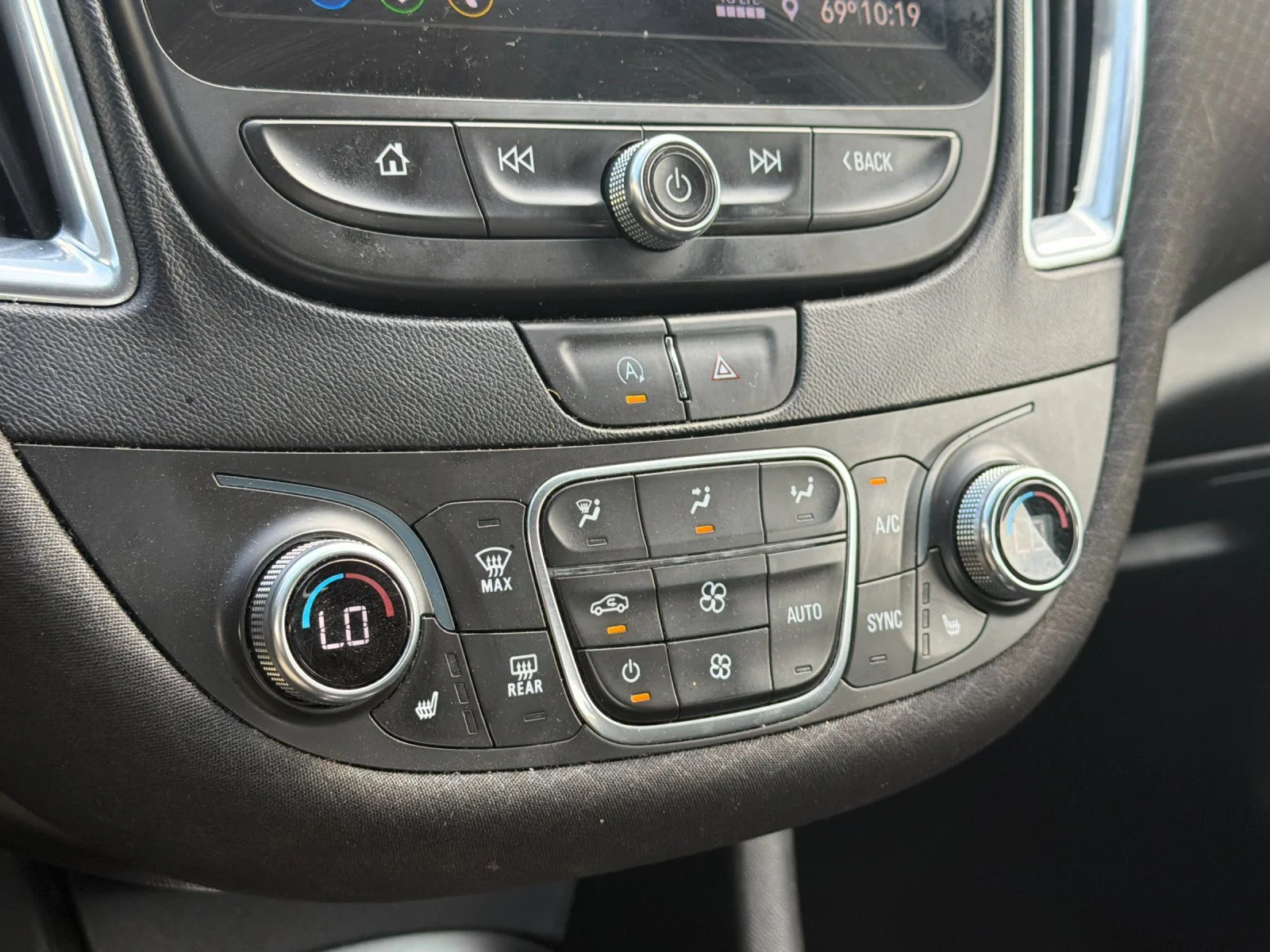 Used 2020 SILVER ICE METALLIC Chevrolet LT image 21