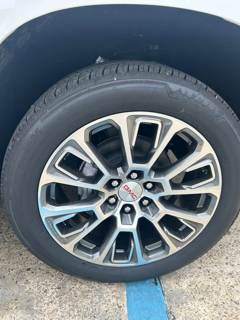 2026 GMC Yukon Denali - Photo 10