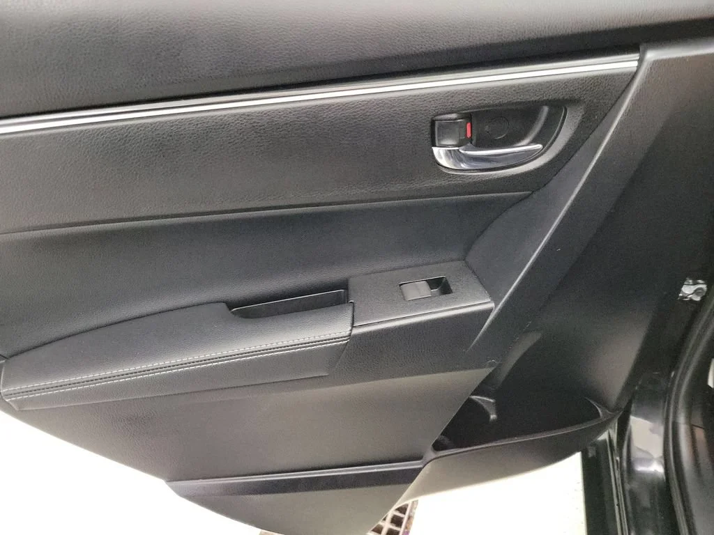 2017 Toyota Corolla XLE - Photo 20